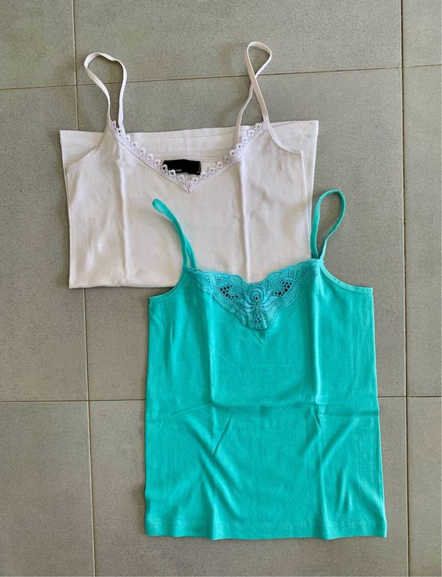 Lote 2 tops Vero Moda blancos y turquesa