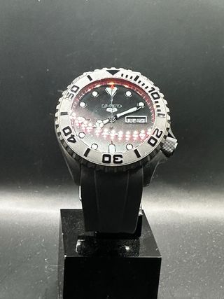 Reloj Seiko Modificado Negro/Rojo