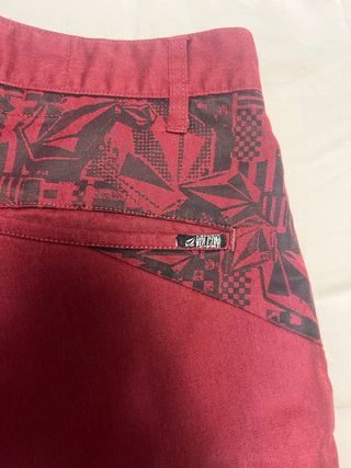 Pantalón corto Volcom rojo talla 33 EEUU