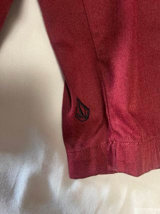 Pantalón corto Volcom rojo talla 33 EEUU