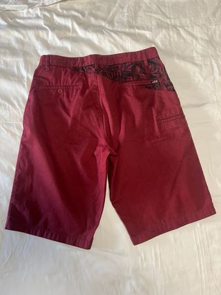 Pantalón corto Volcom rojo talla 33 EEUU