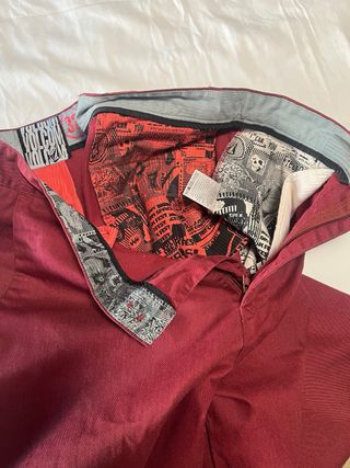 Pantalón corto Volcom rojo talla 33 EEUU