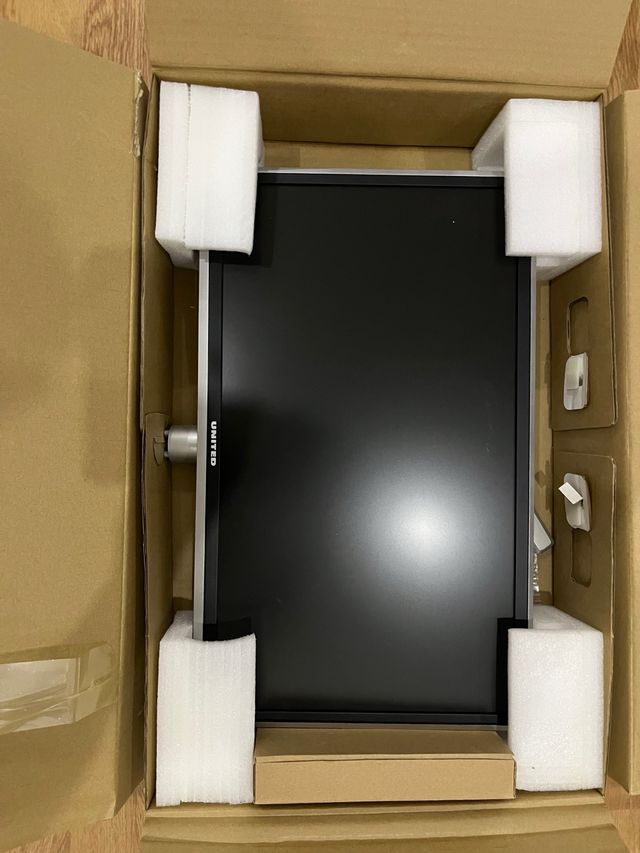 Monitor United 24 pollici