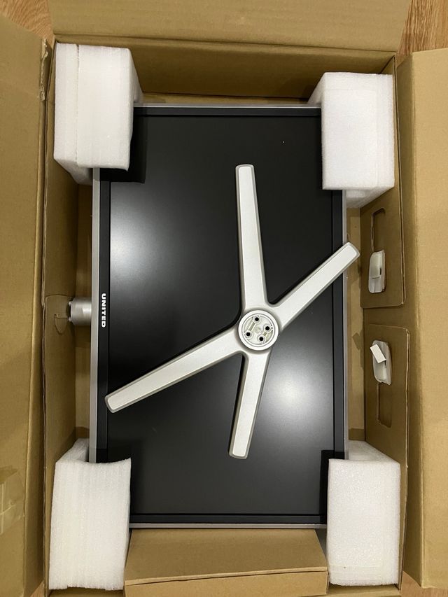 Monitor United 24 pollici