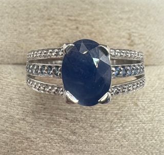 Anillo Oro 18 kt Zafiro y Diamantes