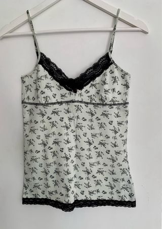 Top estilo romántico  Bershka con encaje negro