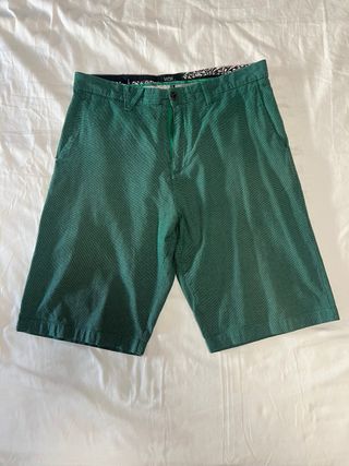 Pantalón corto Volcom verde talla 33 EEUU