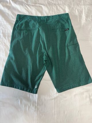 Pantalón corto Volcom verde talla 33 EEUU