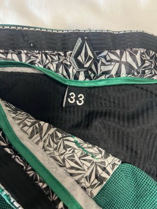Pantalón corto Volcom verde talla 33 EEUU