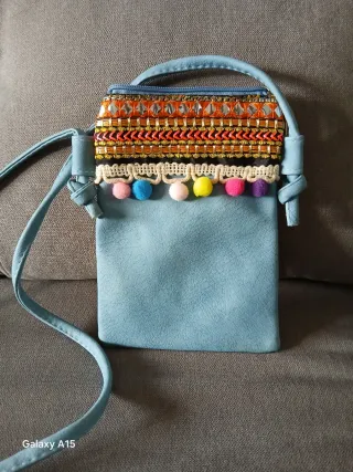 Bolso pequeño con adornos