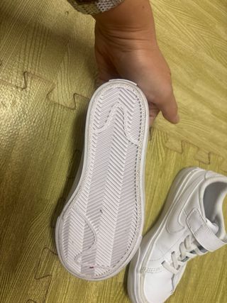 Zapatillas Nike niño/niña Talla 38,5. Sin estrenar