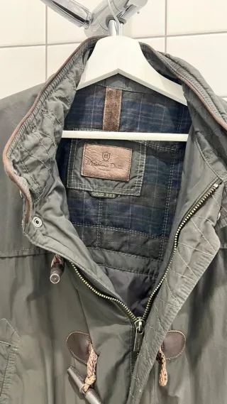 Abrigo hombre verde con toggles