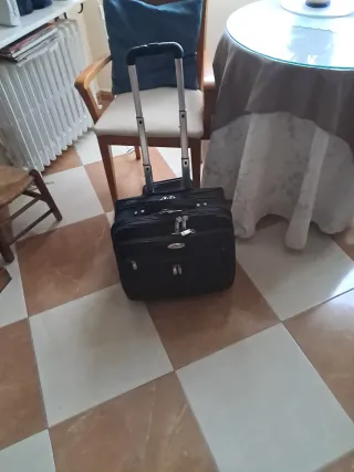 Maletín Samsonite negro con ruedas