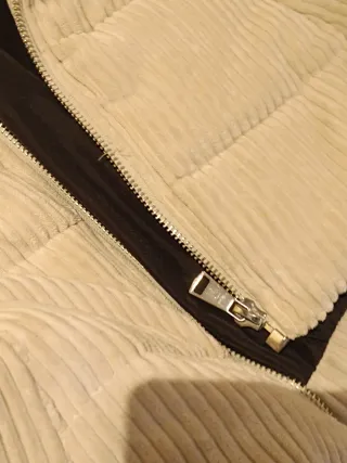 Cazadora beige pana
Sólo un par de puestas