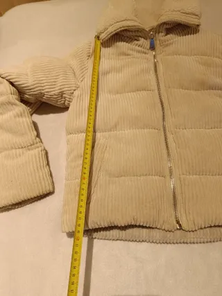 Cazadora beige pana
Sólo un par de puestas