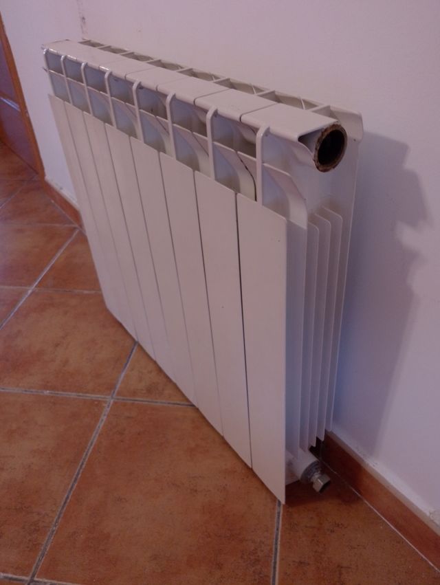 Radiador blanco de metal