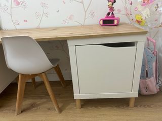 Scrivania per bambini in legno e bianco