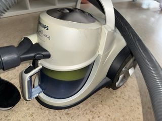 Aspiradora con depósito y manguera