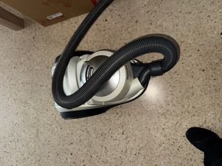 Aspiradora con depósito y manguera