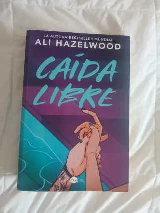 Libro Caída Libre de Ali Hazelwood