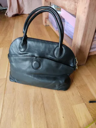Bolso de mano de piel suave negro