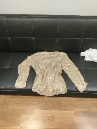 Blusa dorada lentejuelas escote