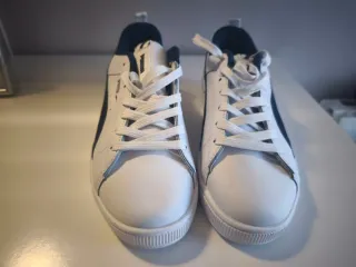 Zapatillas Puma Blancas y Azul Marino