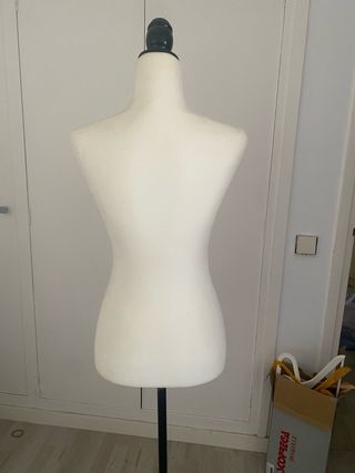 Maniquí Diseño Moda / Exhibición Prendas