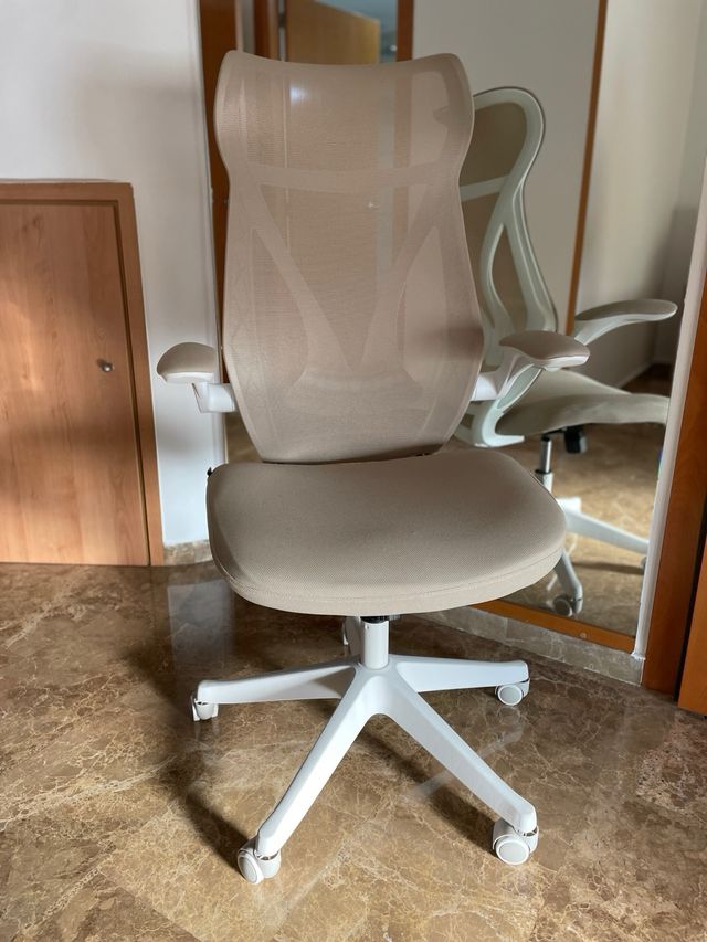 OFERTA Silla de oficina ergonómica beige y blanca