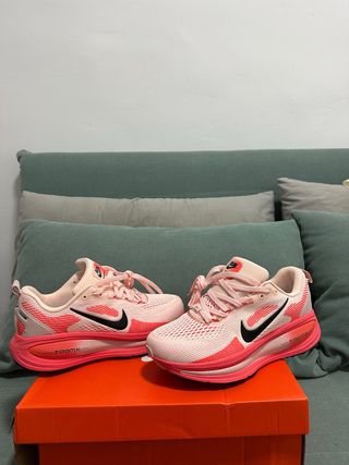Zapatillas Nike Vomero 18 Mujer Negro/Rosa