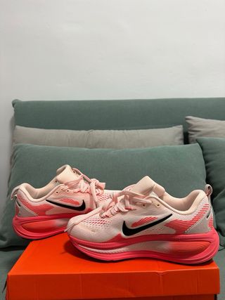 Zapatillas Nike Vomero 18 Mujer Negro/Rosa