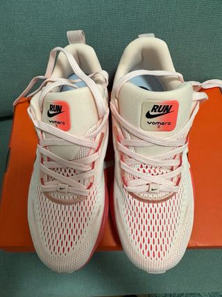 Zapatillas Nike Vomero 18 Mujer Negro/Rosa