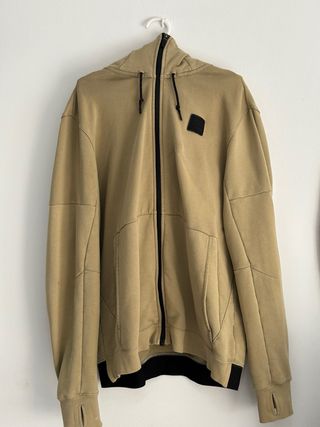 Chaqueta Nike con capucha y cremallera