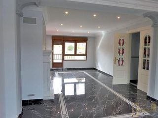 Chalet en venta en Alisal - Cazoña - San Román en Santander