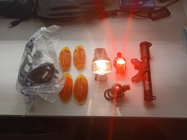 Lote Accesorios Bicicleta: Luces, Bomba, Timbre