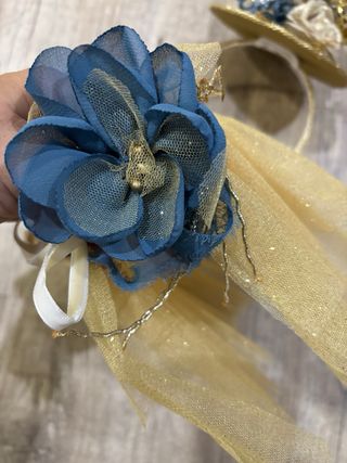 Mini Chistera Dorada con Flores y Tul