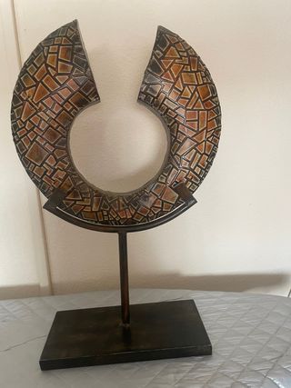Figura Decorativa Cerámica y Metal