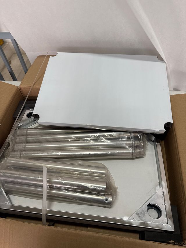 Tavolo da lavoro da cucina in acciaio inossidabile