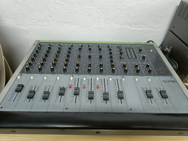 Mesa de mezclas DJ Ecler MAC 8-2