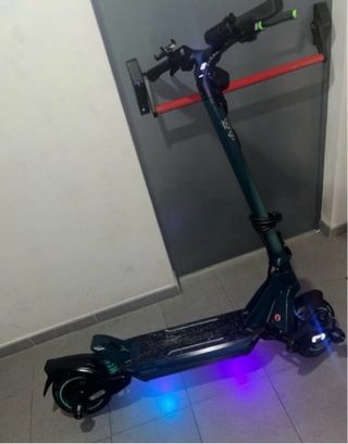 Patinete eléctrico bongo cecotec Y65 con luces LED