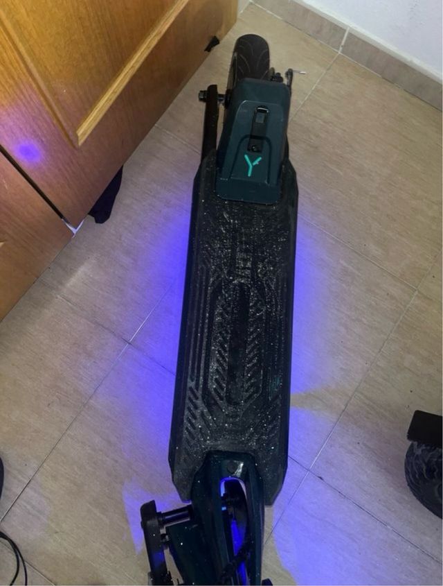 Patinete eléctrico bongo cecotec Y65 con luces LED