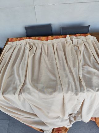 Tende e sovratende arancioni e beige