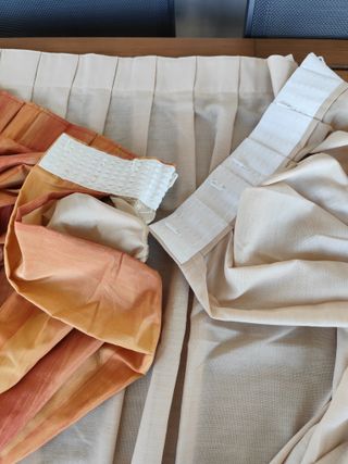 Tende e sovratende arancioni e beige