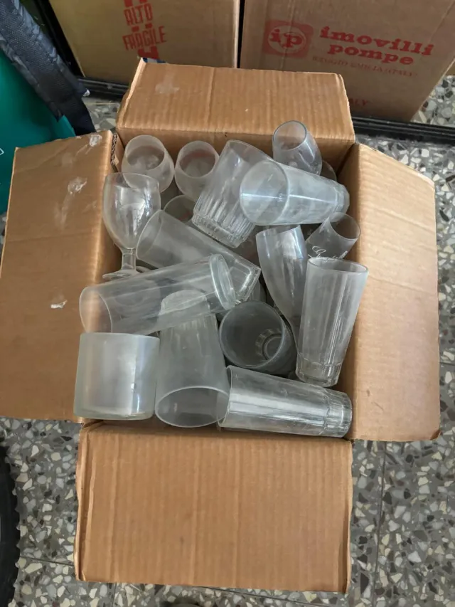 Lote 98 vasos de cristal