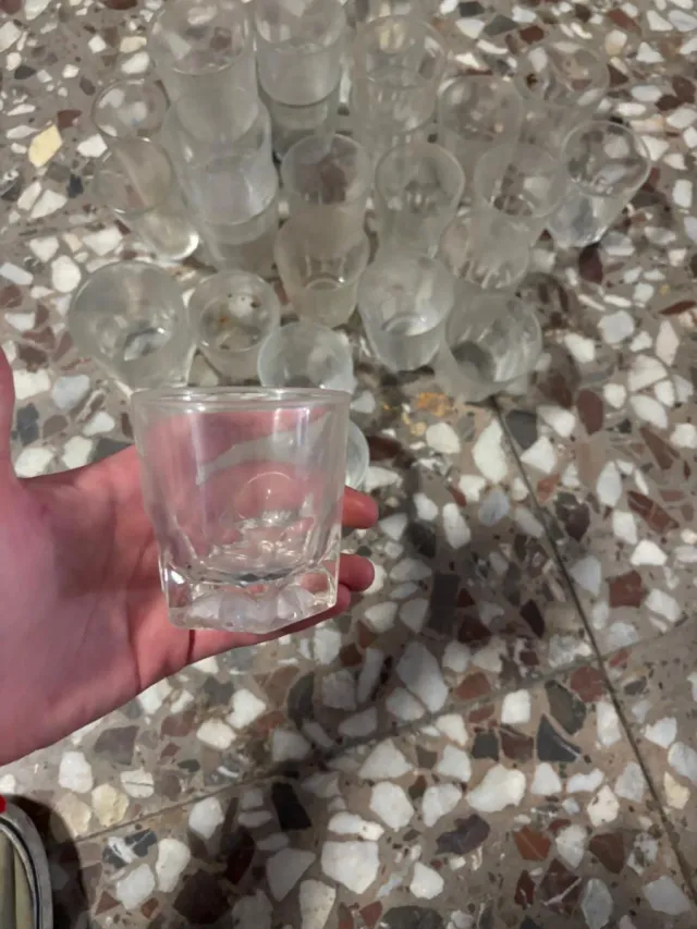 Lote 98 vasos de cristal