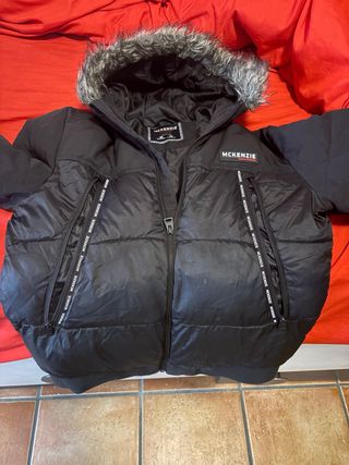 Plumas McKenzie Negro con Capucha