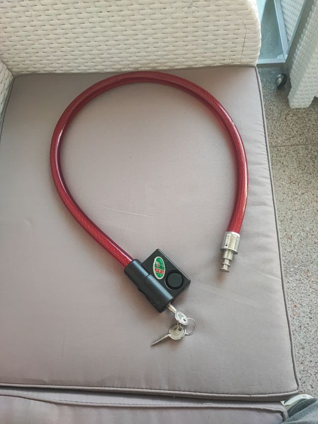 Candado Pitón Rojo con Llaves