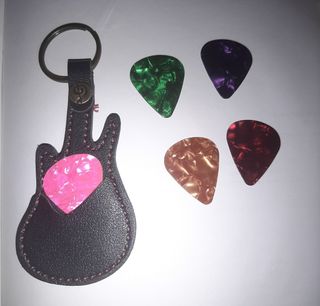 Portachiavi per chitarra con porta plettro + 5 plettri