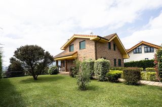 Chalet en venta en Llanera