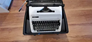 Máquina de escribir Triumph Junior 12